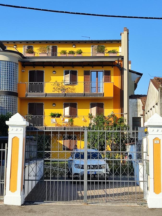 Lovely Casa Paola Villlafranca Centro Zimmer Rooms 빌라프랑카 디 베로나 외부 사진